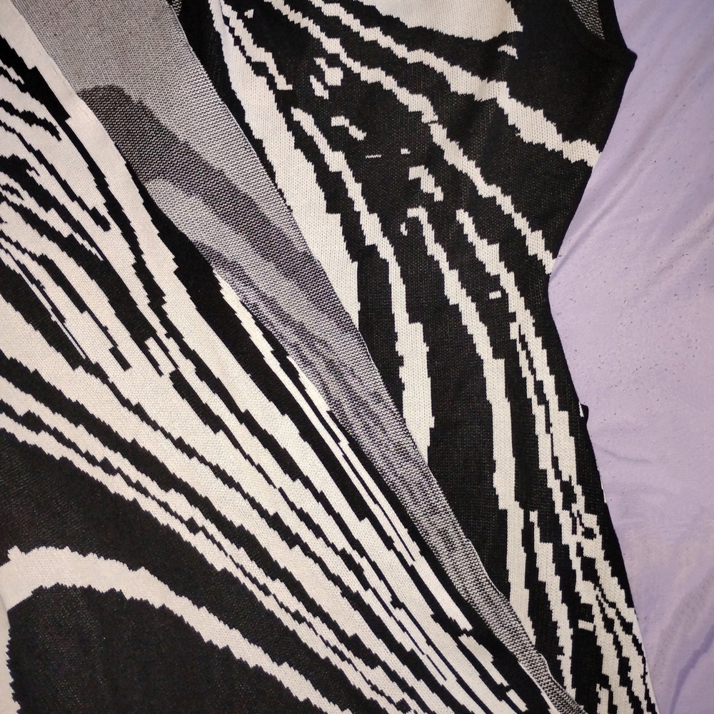 Black and White Zebra Print Crop Top - Picture 3 of 4